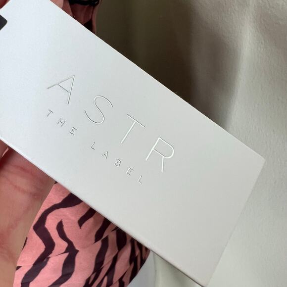 ASTR The Label Cross Back Tank Top XL Zebra Animal Print Pleated Pink Brown NEW - Picture 9 of 12